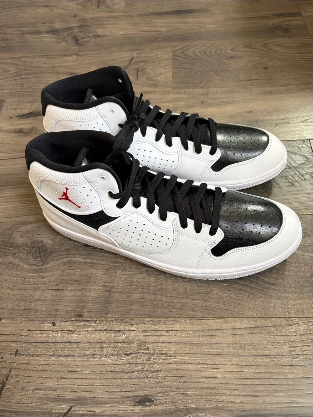 Nike Air Jordan access Sneakers - White/Black with Red Logo